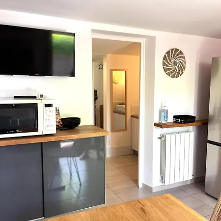Appartement Deux Pièces Donnant Sur Un Jardin