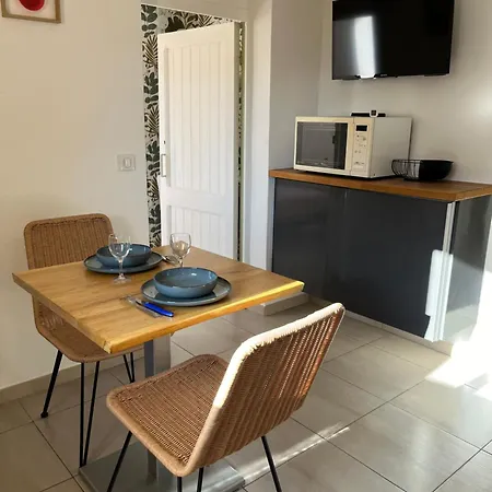 Appartement Deux Pièces Donnant Sur Un Jardin