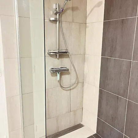 Deux Pièces Donnant Sur Un Jardin